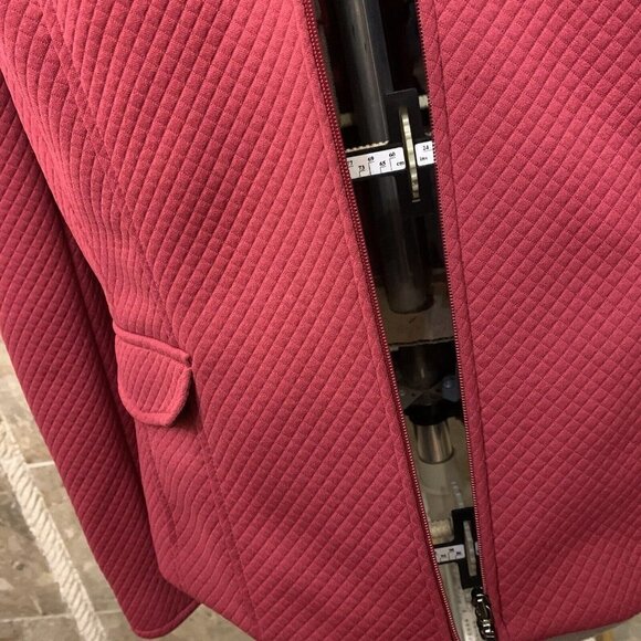 EAST 5TH. Size 18T Tall. Long Sleeve Lined Embossed. Zip at Wrist. WTC - Picture 3 of 8